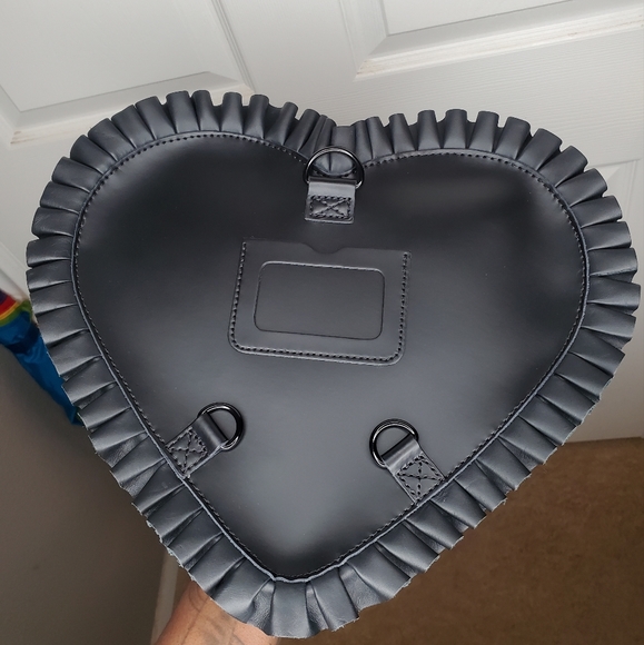 Rare Dr. Martens Heart Shaped Ruffle Leather bag - Picture 7 of 11